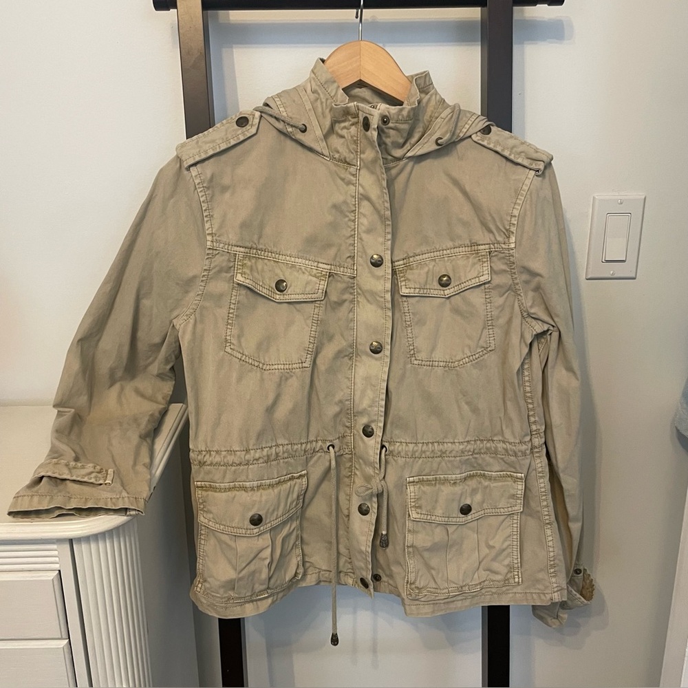 Talula Utility Jacket with Hood. From Aritzia. Size L. EUC. 100% cotton.